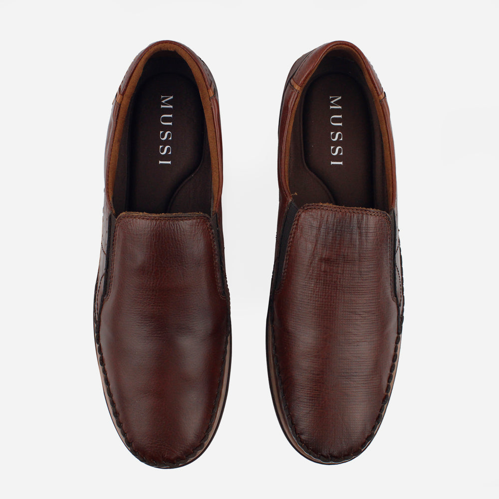 Mocasin plano mark de cuero para hombre - Café